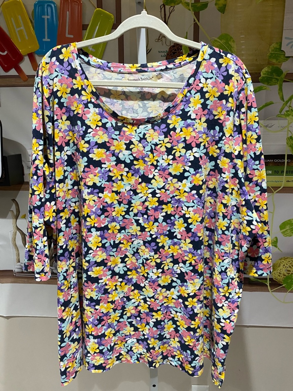 Woman Within Navy Floral Scoop Neck Tunic 2 X. Ptp is 29.